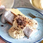 Crema al mascarpone con pandoro e cioccolato.