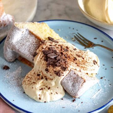Crema al mascarpone con pandoro e cioccolato.