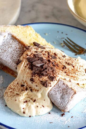 Crema al mascarpone con pandoro e cioccolato.