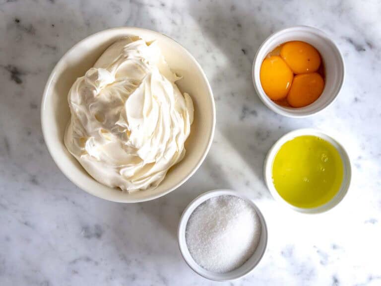 Ingredienti per la crema al mascarpone.