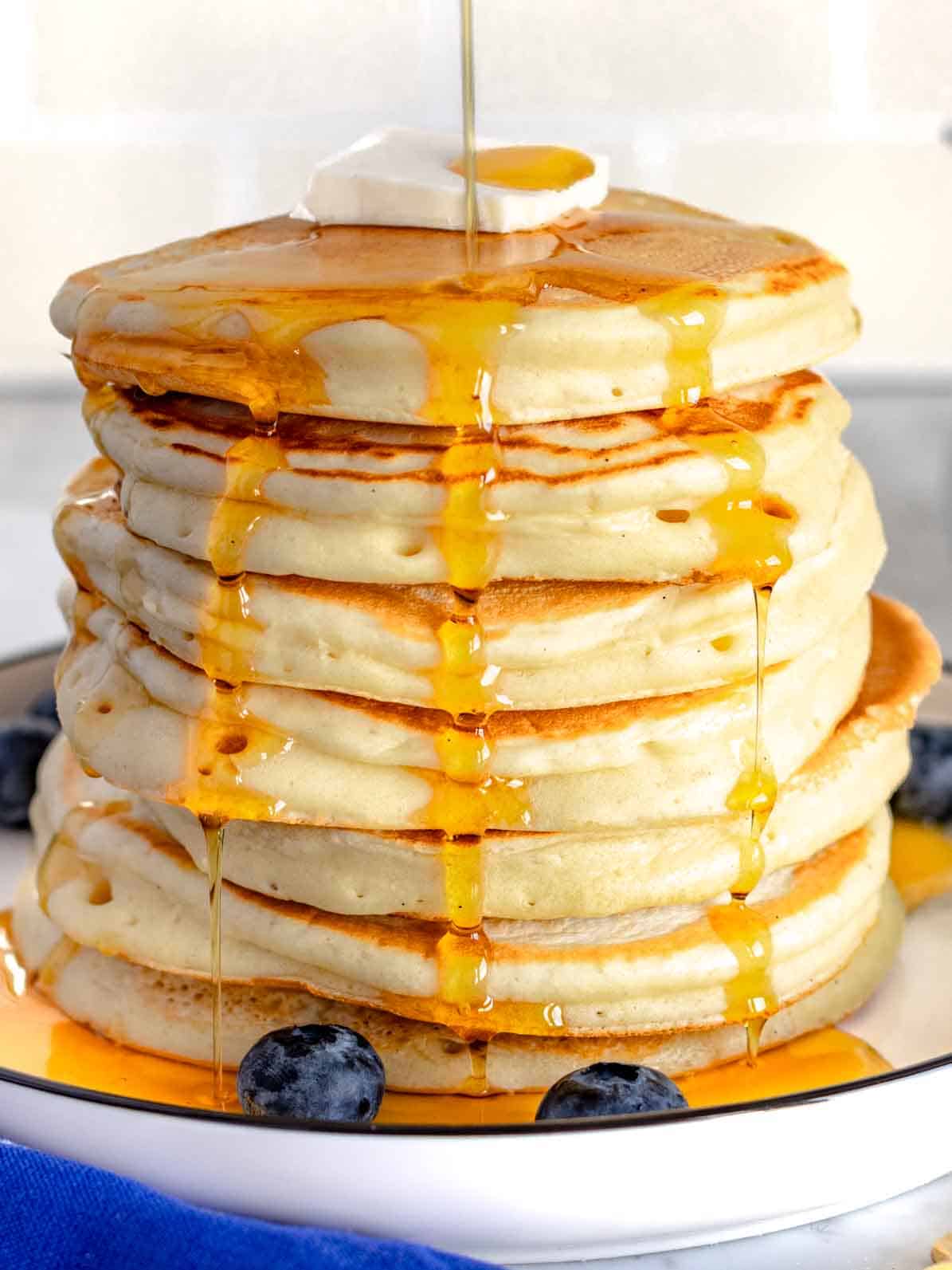Pancake con burro e sciroppo d'acero.