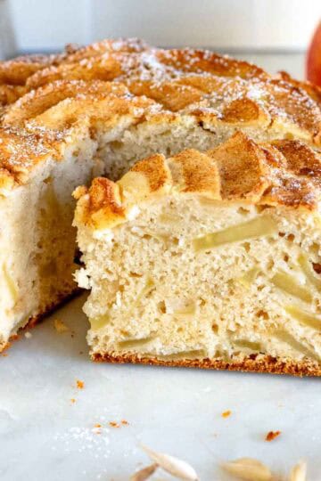 Una fetta di torta di mele.