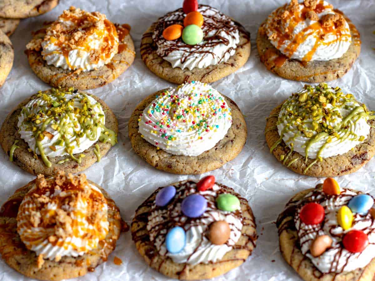 Crumbl cookies con tanti gusti.