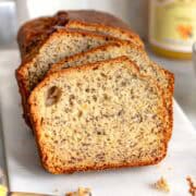 Banana bread pronto per mangiare.