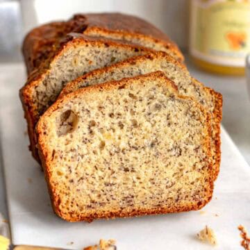 Banana bread pronto per mangiare.