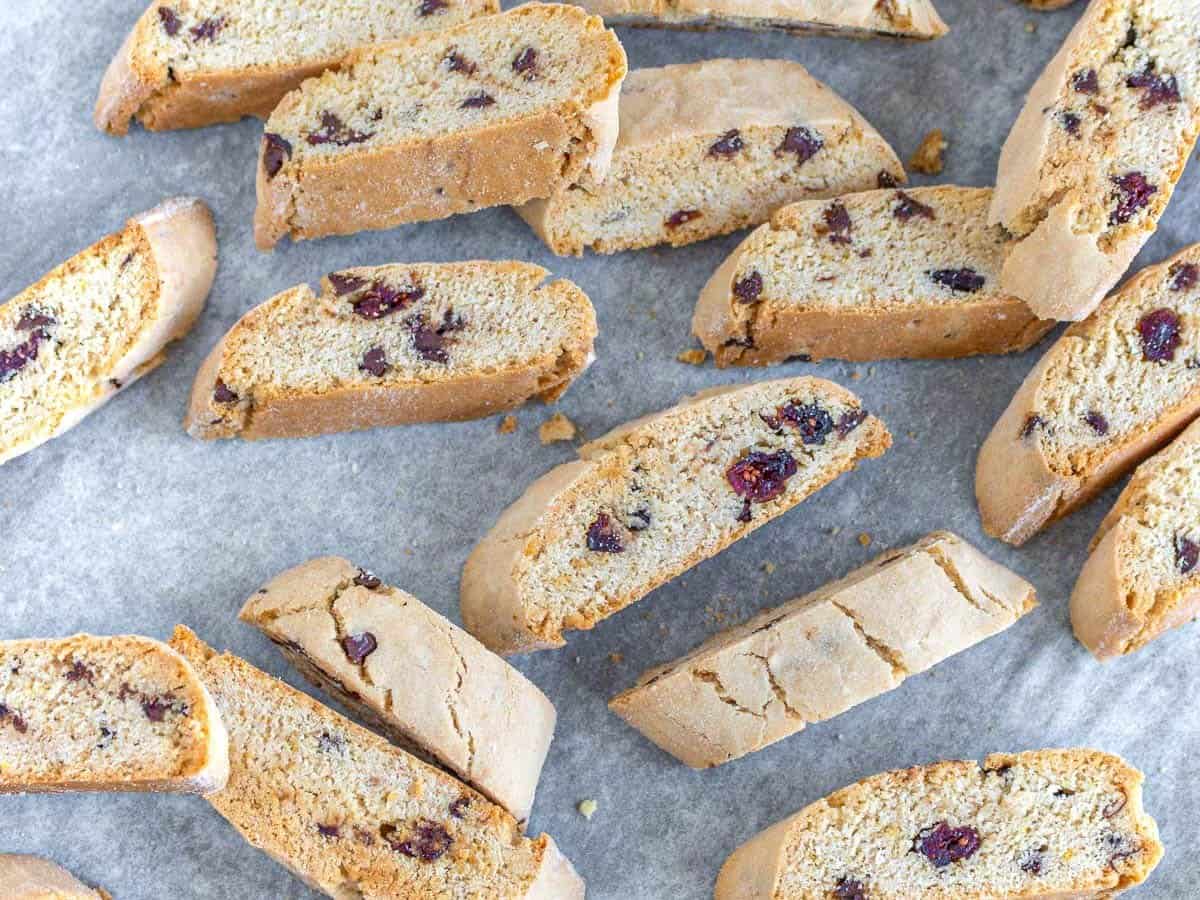 Cantucci con mirtilli rossi.