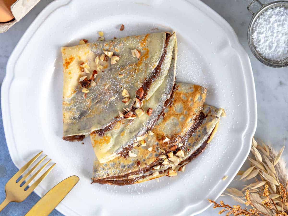 Crepes con nutella e nocciole.